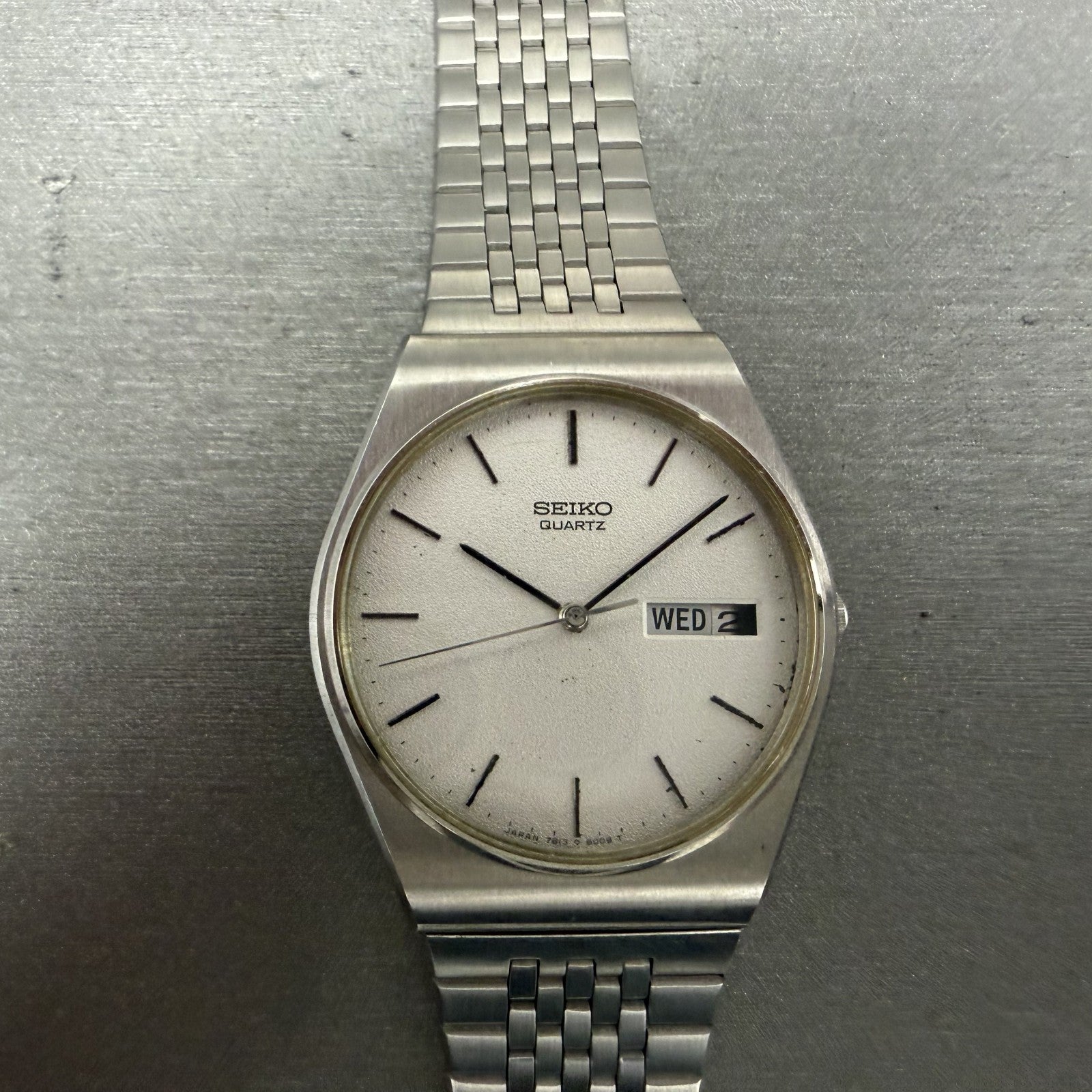 Seiko Watch Men 33mm Silver Dial Silver Tone Daydate Round 7813-8009 SAMPLE0