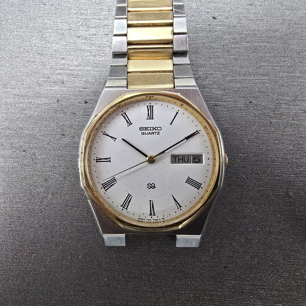 Seiko Watch Men 33mm White Dial Two Tone Daydate SQ 7132A VTG PARTS0