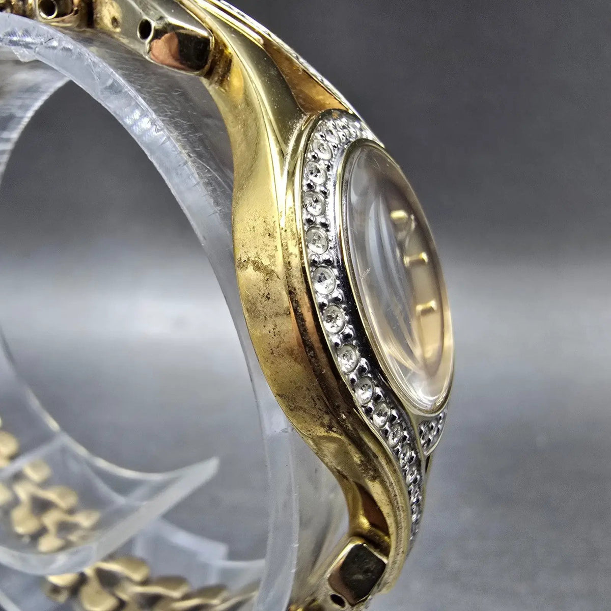 Seiko Solar Watch Women 23mm Gold Dial Gold Round Crystal Bezel V115-0AP0 Runs3