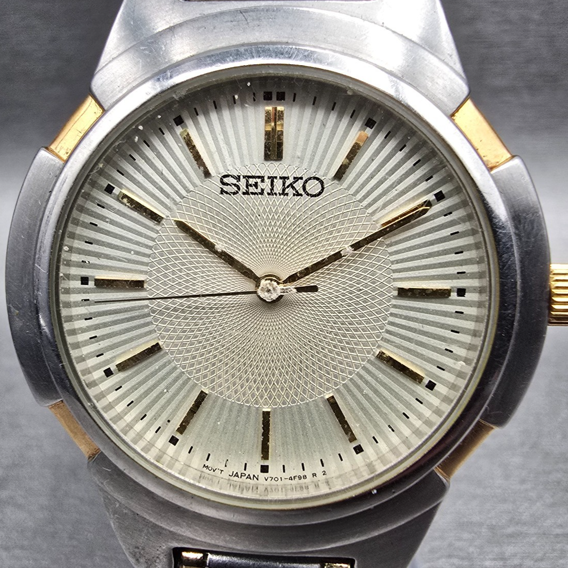 Seiko Watch Men 35mm Champagne Dial Two Tone Round V701-2K80 New Battery Vintage1
