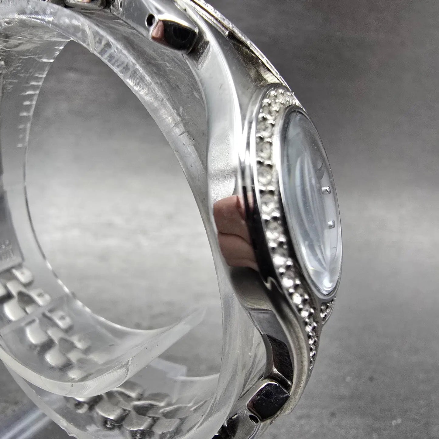 Seiko Solar Watch Women 23mm MOP Dial Silver Tone Round V115-0AP0 Runs4