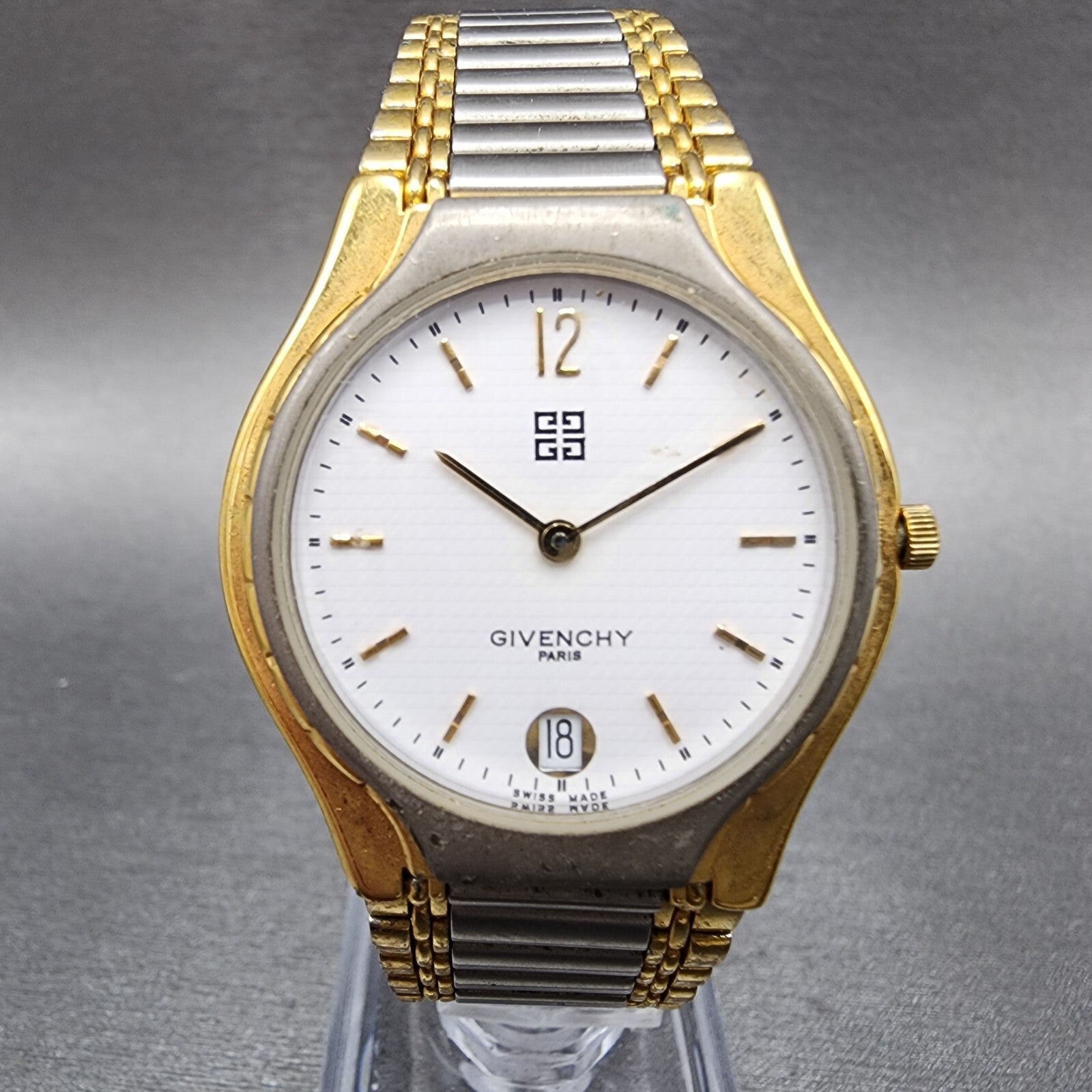 Givenchy Watch Women 32mm White Dial Two Tone Date Round 621 New Battery0