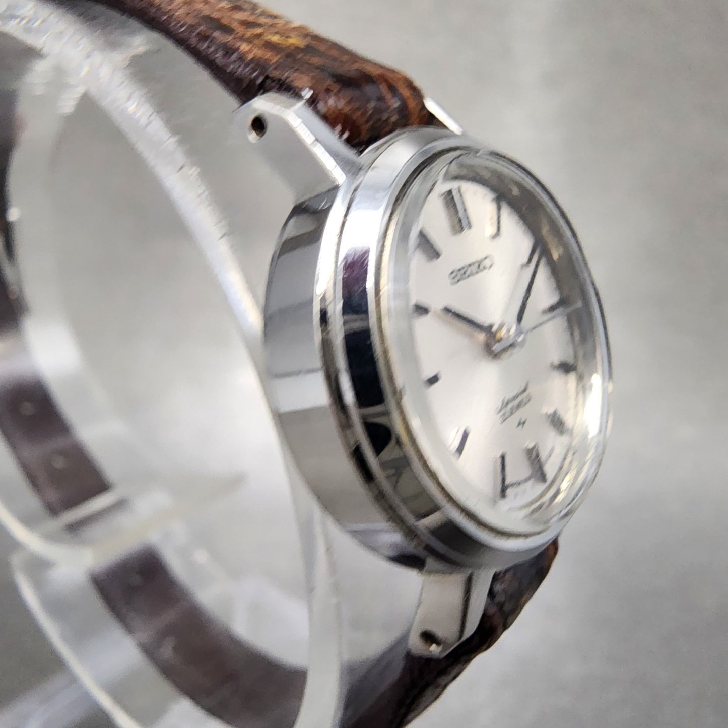 Seiko Special Watch Women 21mm White Dial Silver Tone Round Manual Wind Runs3