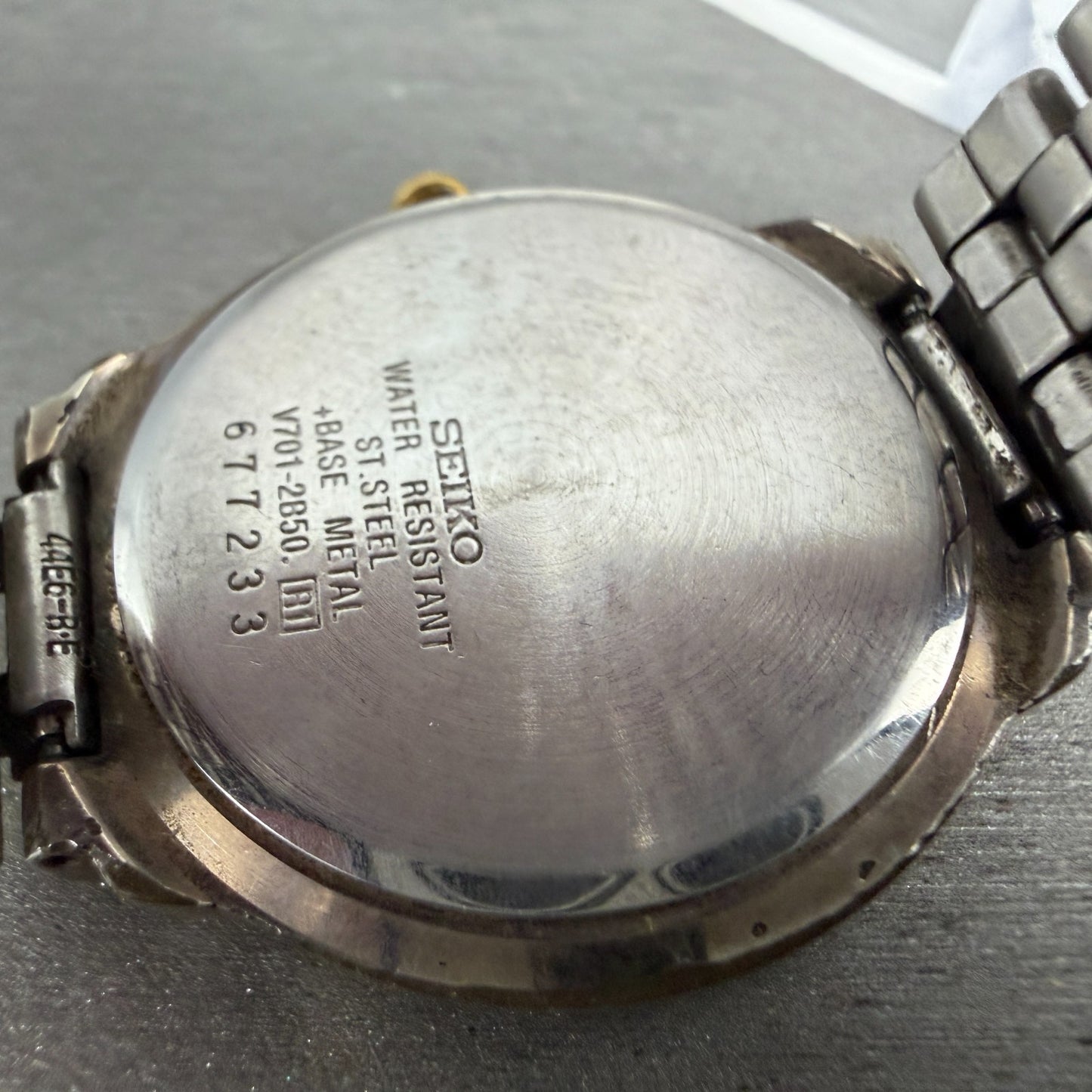Seiko Watch Unisex 32mm White Dial Two Tone Round V701-2B50 New Battery Vintage9