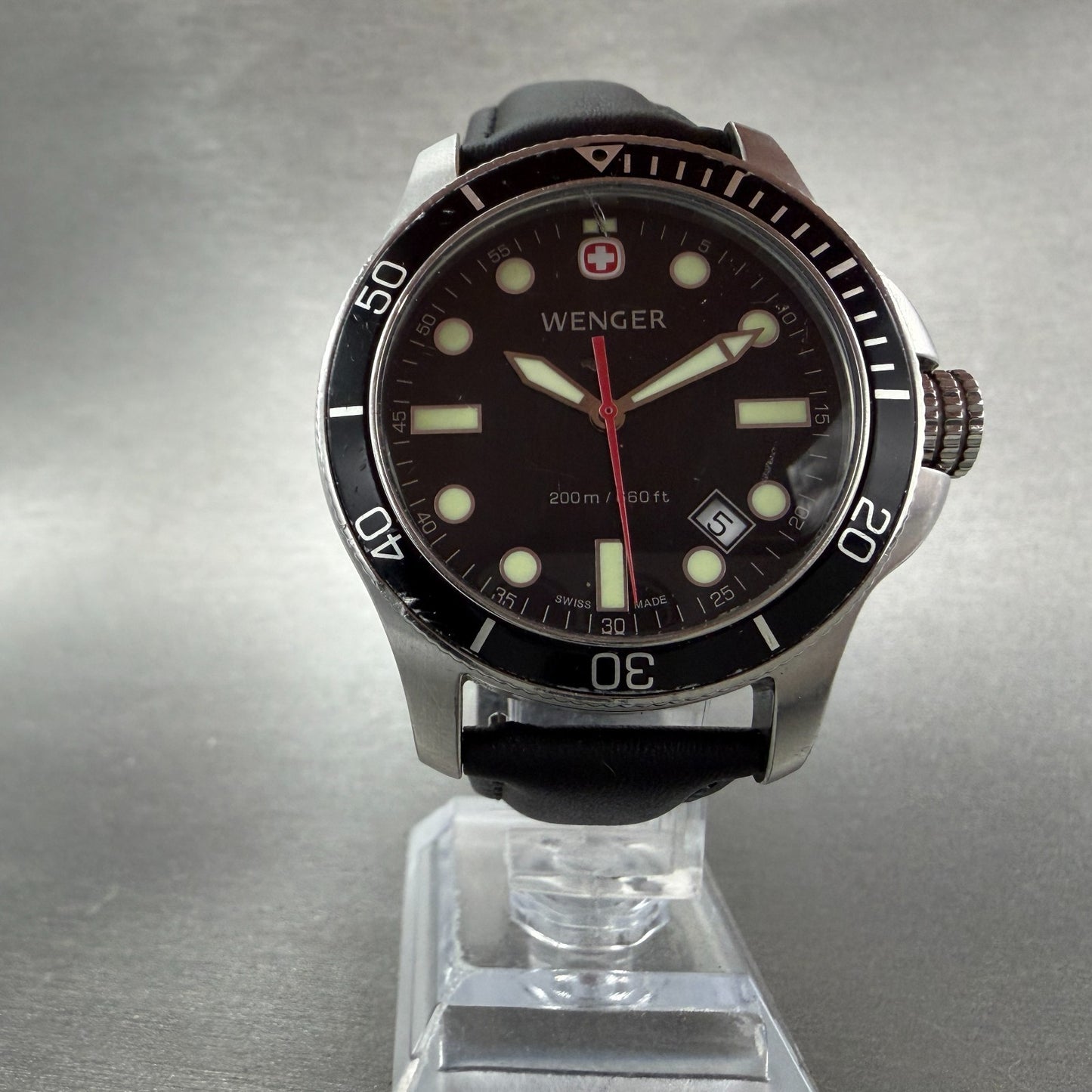 Wenger Battalion Dive Watch Men 40mm Black Dial Silver Date Round 7232X/T NewBat5
