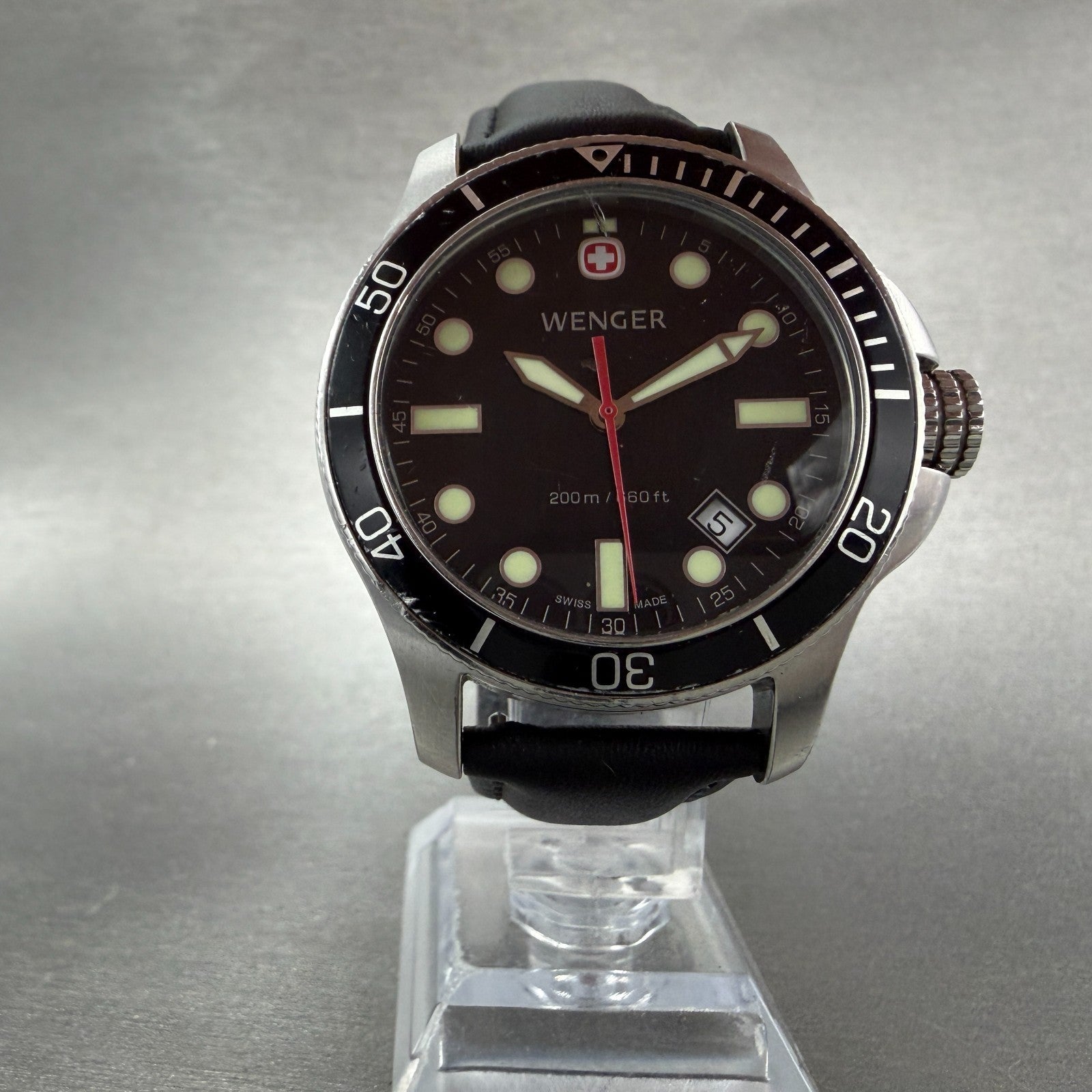 Wenger Battalion Dive Watch Men 40mm Black Dial Silver Date Round 7232X/T NewBat5
