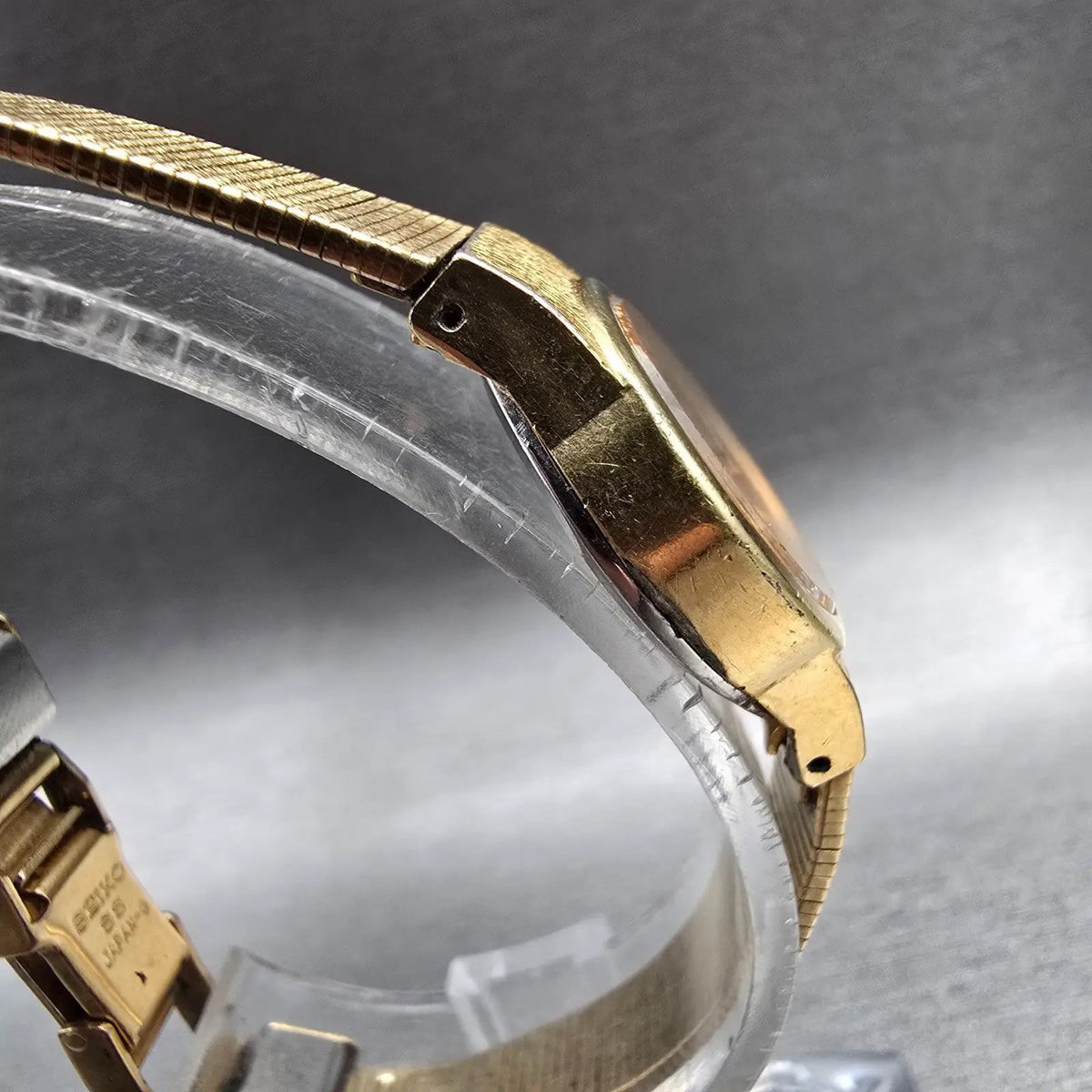 Seiko Watch Women 20mm Champagne Dial Gold Tone Oval 2320-5439 New Battery JP3