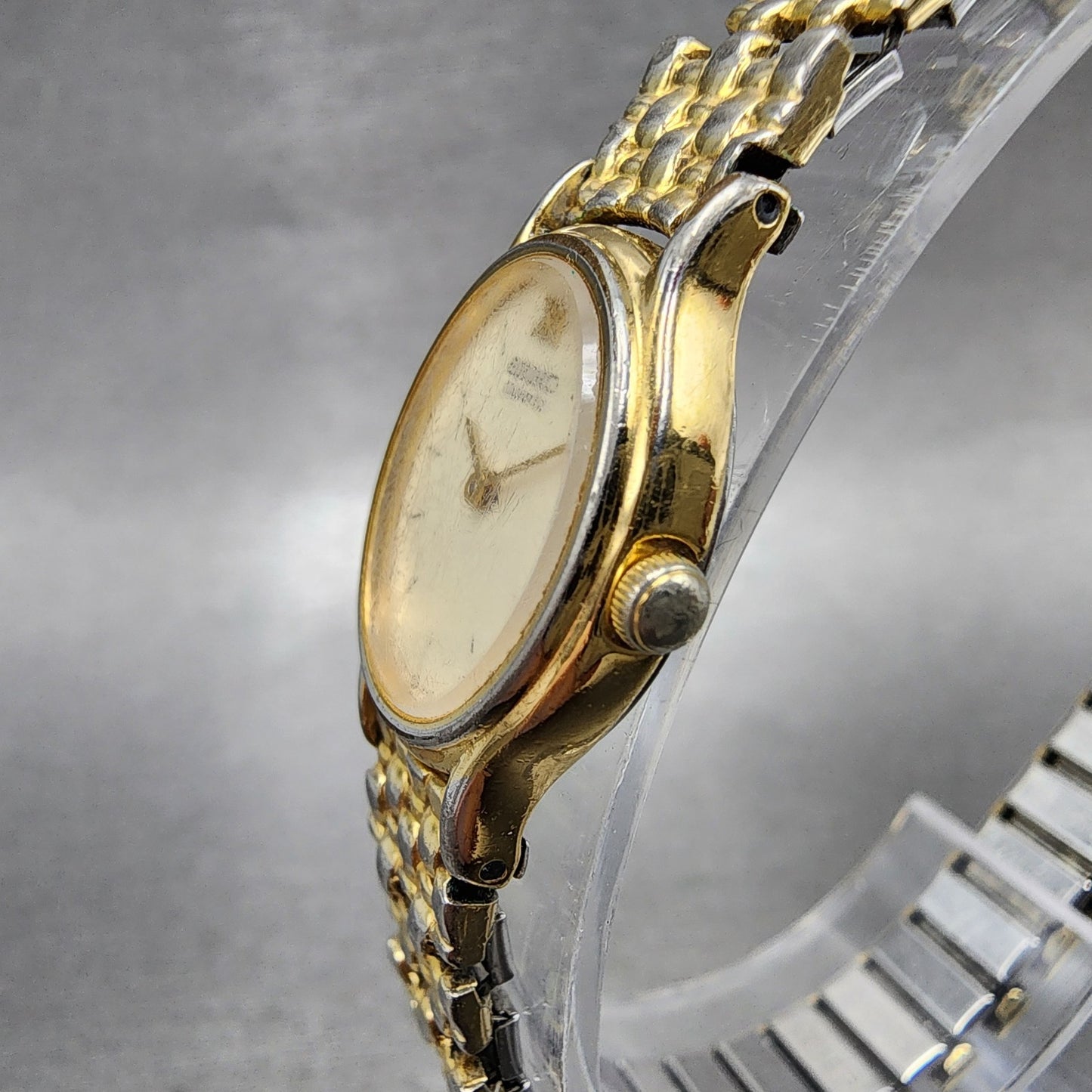 Seiko Watch Women 17mm Champagne Dial Gold Tone Oval 2y005f19 New Battery1