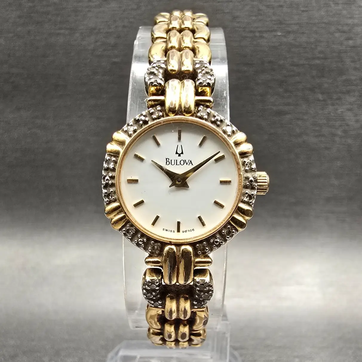 Bulova Watch Women 21mm White Dial Gold Tone Gemmed Round 98R06 New Battery0