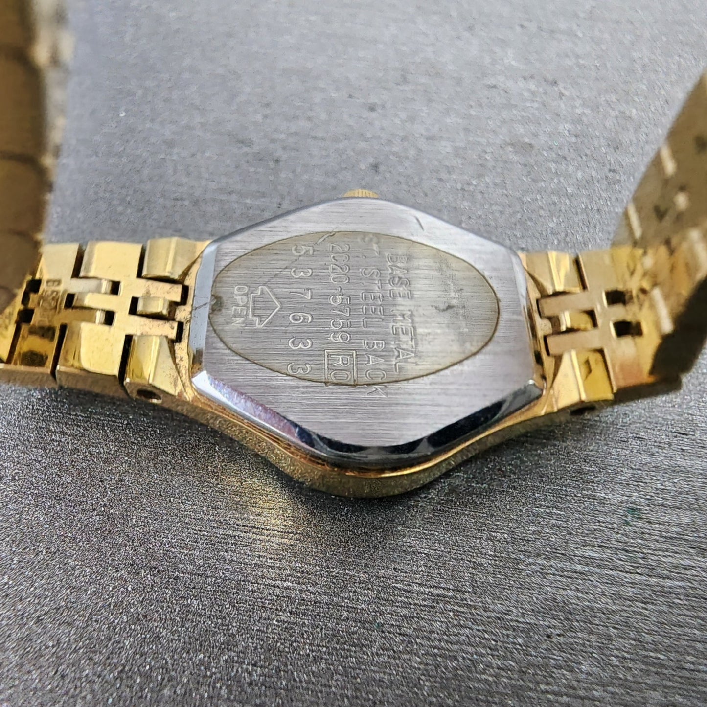 Seiko Watch Women 17mm Champagne Dial Gold Tone 2C205759 Oval New Battery9