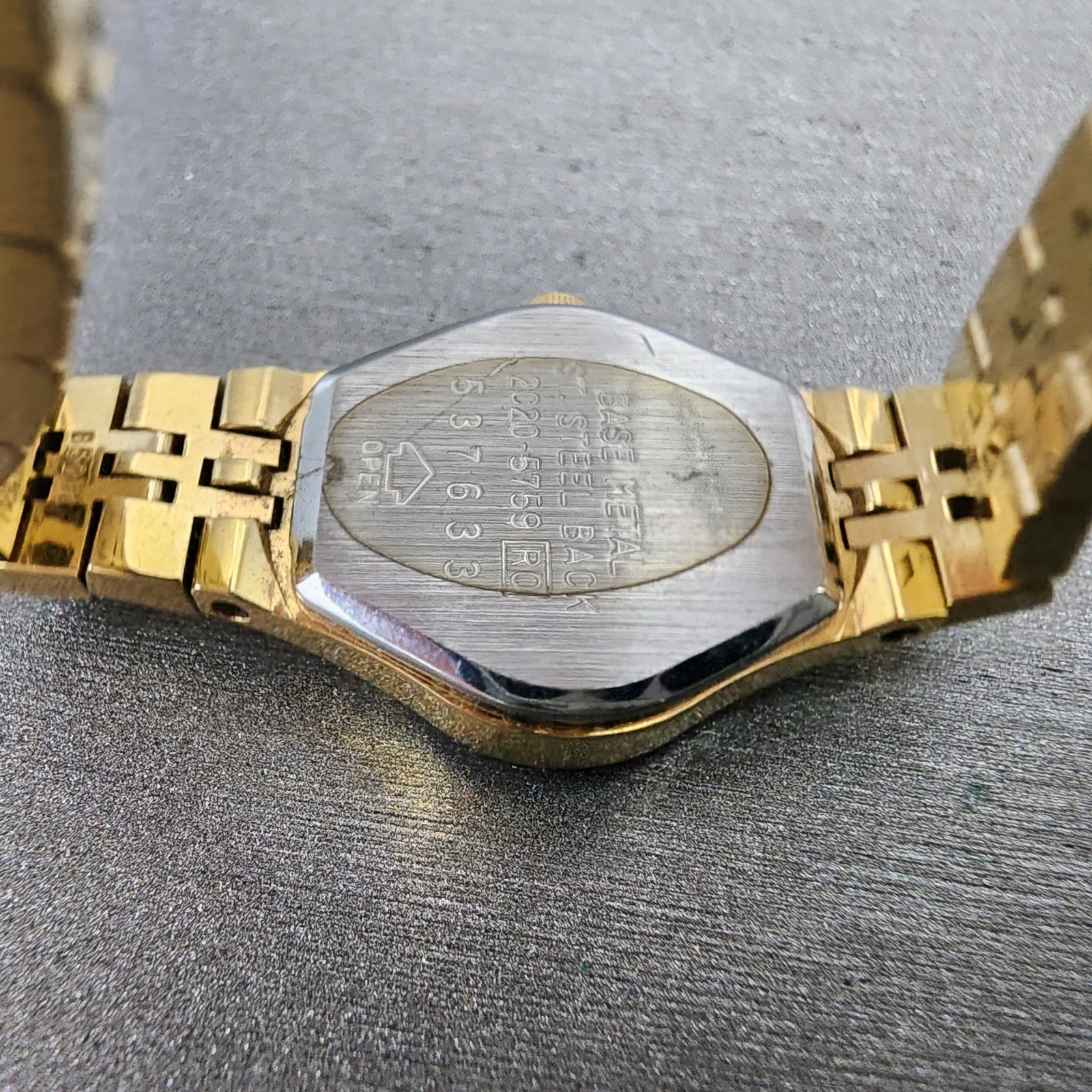 Seiko Watch Women 17mm Champagne Dial Gold Tone 2C205759 Oval New Battery9