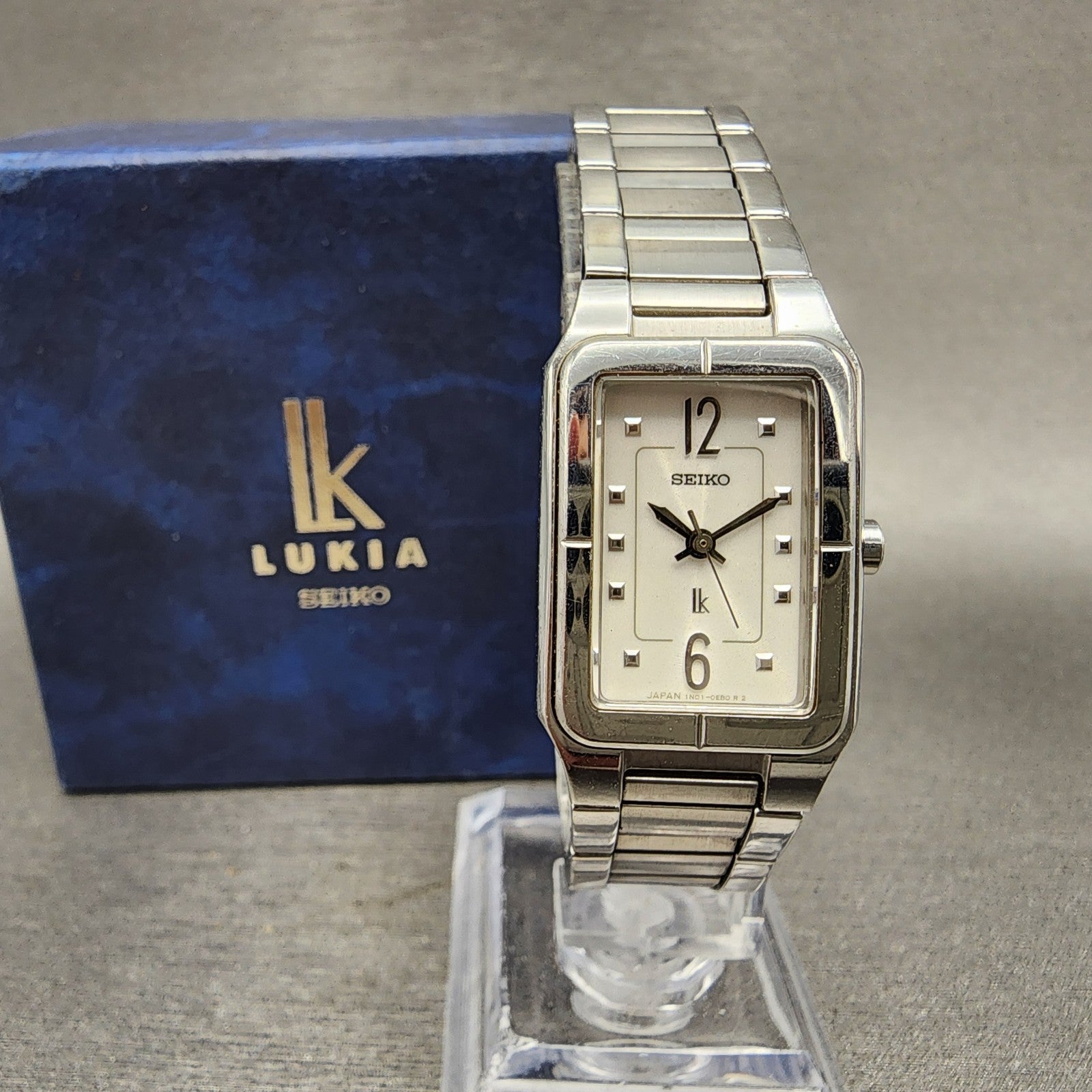 Seiko Lukia Tank Watch Women 20mm Silver Dial Silver Tone 1n010bz0 New Battery0