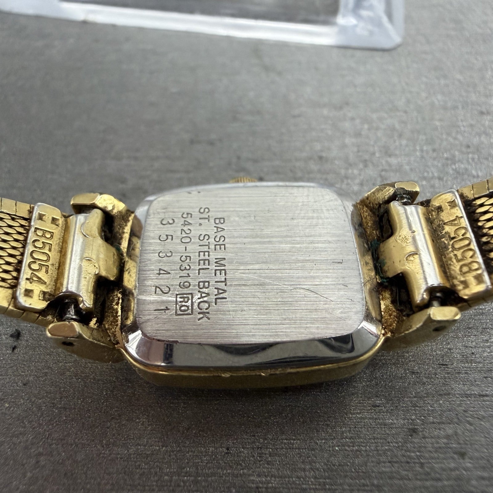 Seiko Tank Watch Women 17mm Champagne Dial Gold Tone 5420-5319 New Battery9