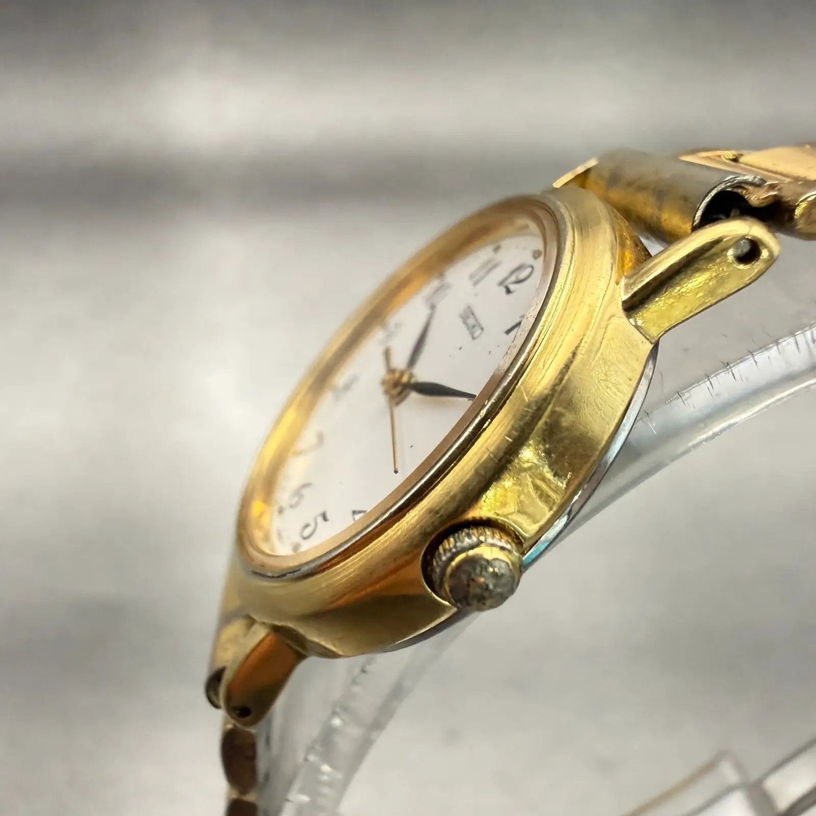 Seiko Watch Women 23mm White Dial Gold Tone Round 1F21-0C00 New Battery Vintage2