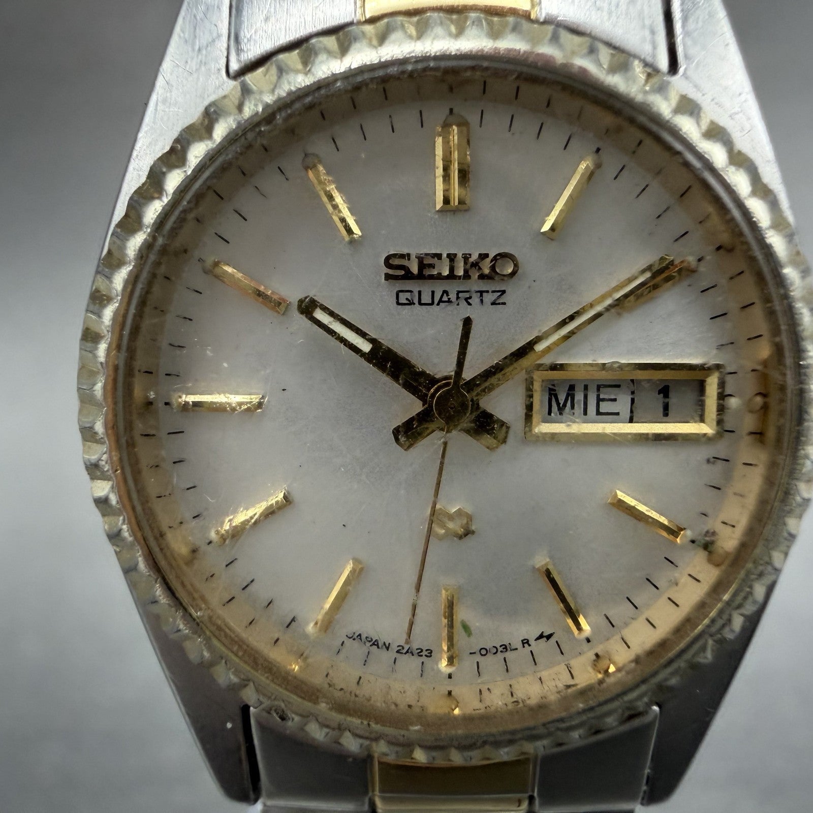 Seiko SQ Watch Women 25mm Silver Dial Two Tone Daydate Round 2A23-0039 NewBat IL1