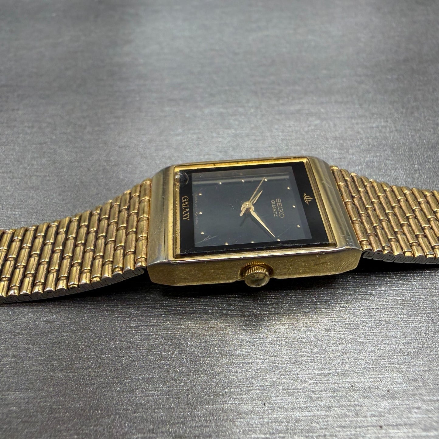Seiko Galaxy Tank Watch Women 19mm Black Dial Gold Tone PARTS!! 2Y01-5C40 NewBat3