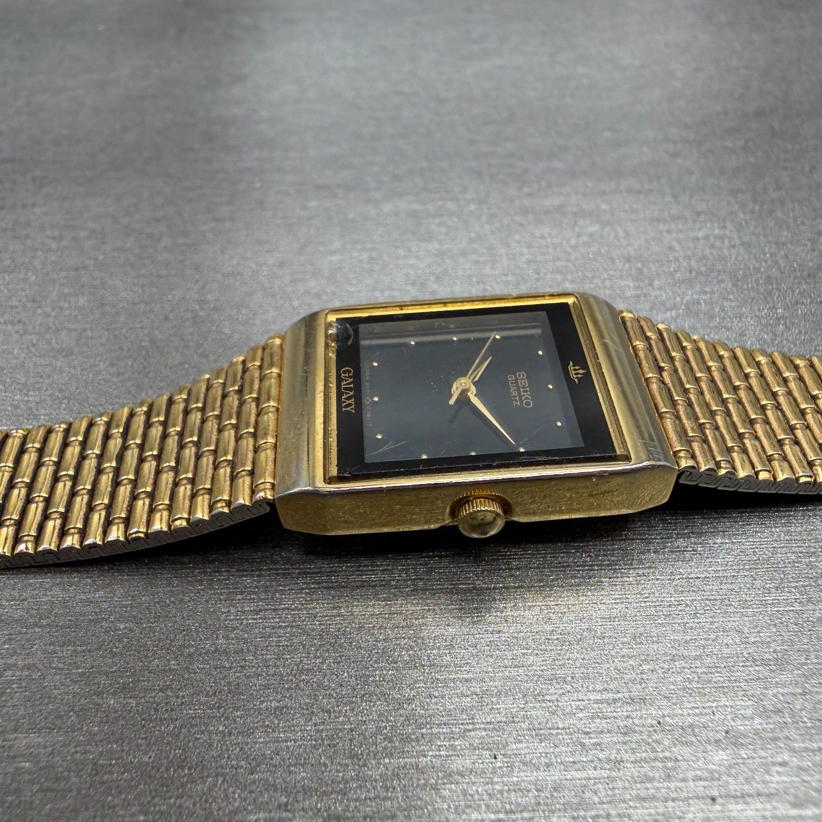 Seiko Galaxy Tank Watch Women 19mm Black Dial Gold Tone PARTS!! 2Y01-5C40 NewBat3