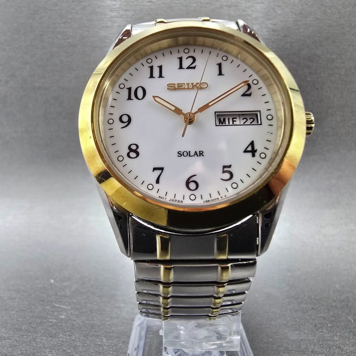 Seiko Solar Watch Men 37mm White Dial Two Tone Daydate Round V158-0AB0 Runs JP735