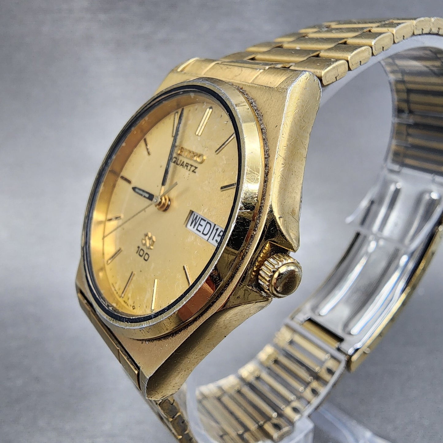 Seiko SQ 100 Watch Men 33mm Gold Dial Gold Tone Daydate Round 8123-6150 PARTS