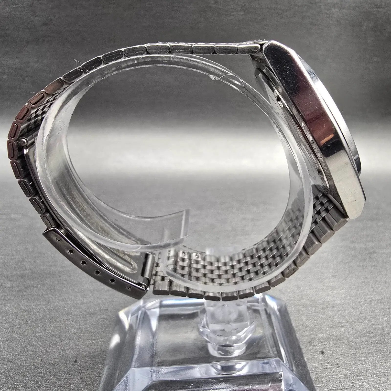 Seiko Alba Watch Men 34mm White Dial Silver Tone Daydate V743-8A10 New Battery H8