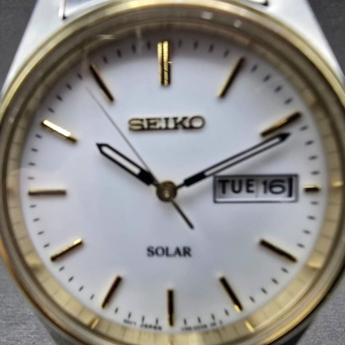 Seiko Solar Watch Men 37mm White Dial Two Tone Daydate Round V158-0AA0 Works JP21
