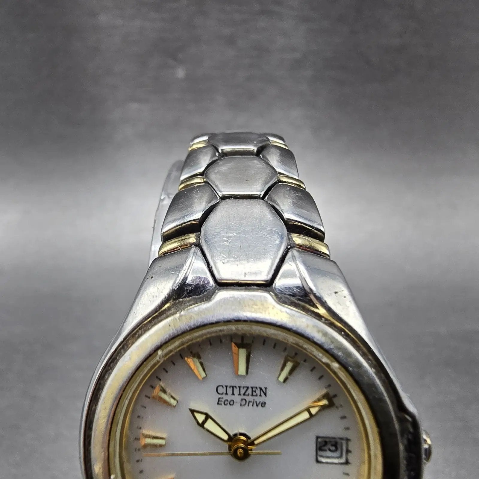 Citizen Eco-Drive Watch Women 27mm Silver Dial Two Tone Date E010-K001200 Runs4