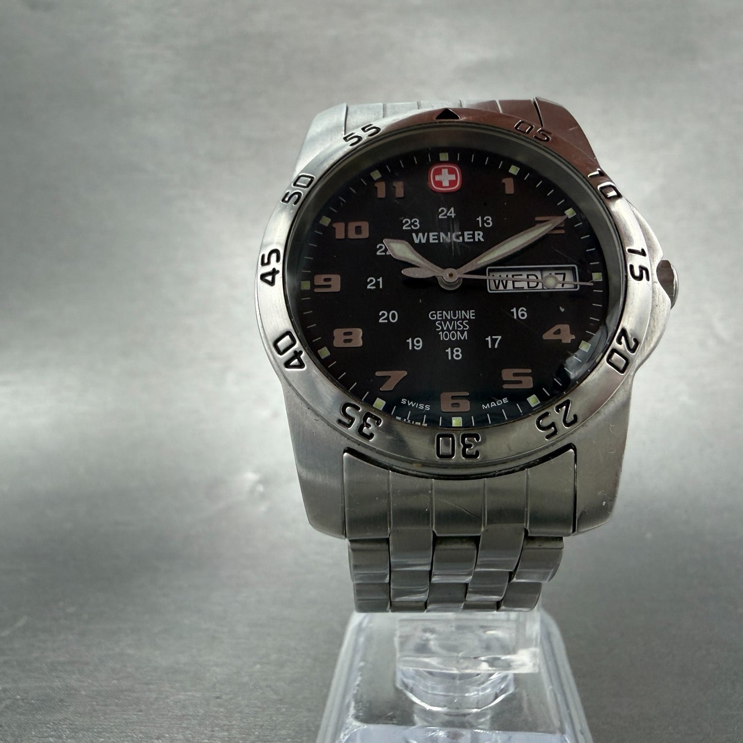 Wenger Dive Watch Men 38mm Black Dial Silver Tone Daydate Round New Battery5