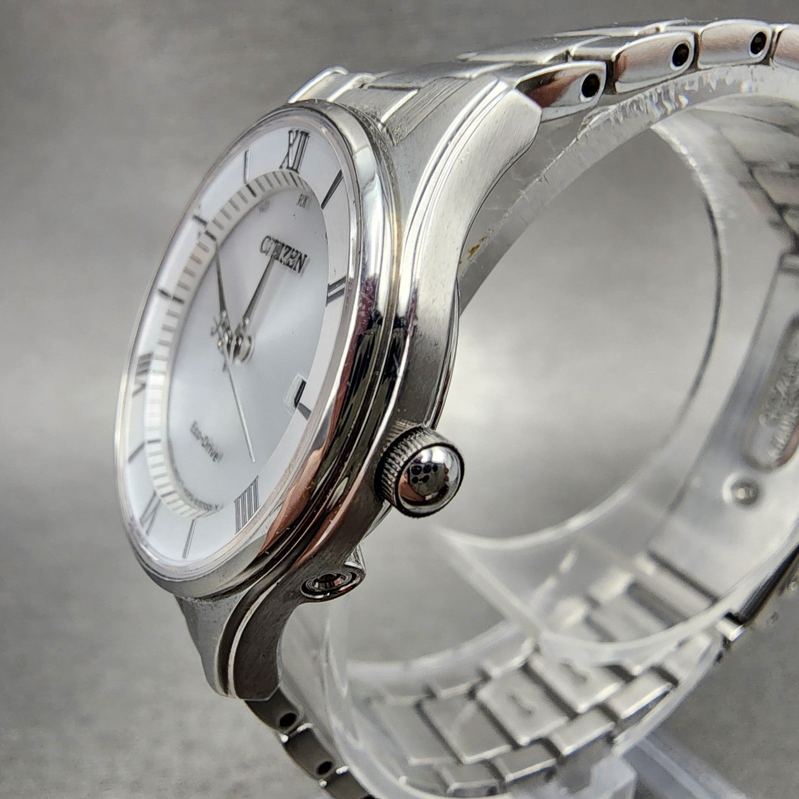 Citizen EcoDrive Watch Women 28mm White Dial Silver Tone Date Round Runs2