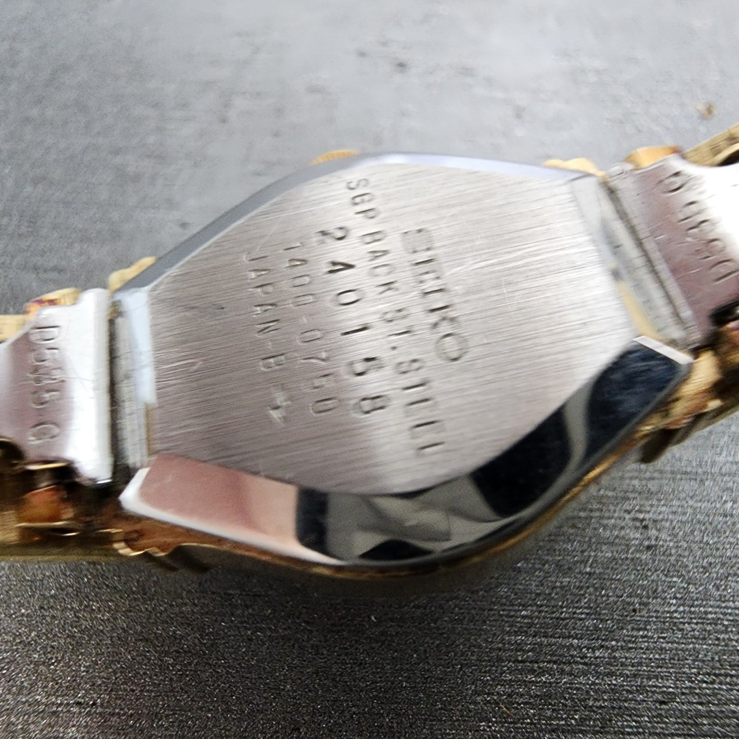 Seiko Watch Women 19mm Champagne Dial Gold Tone Round 14000750 New Battery9