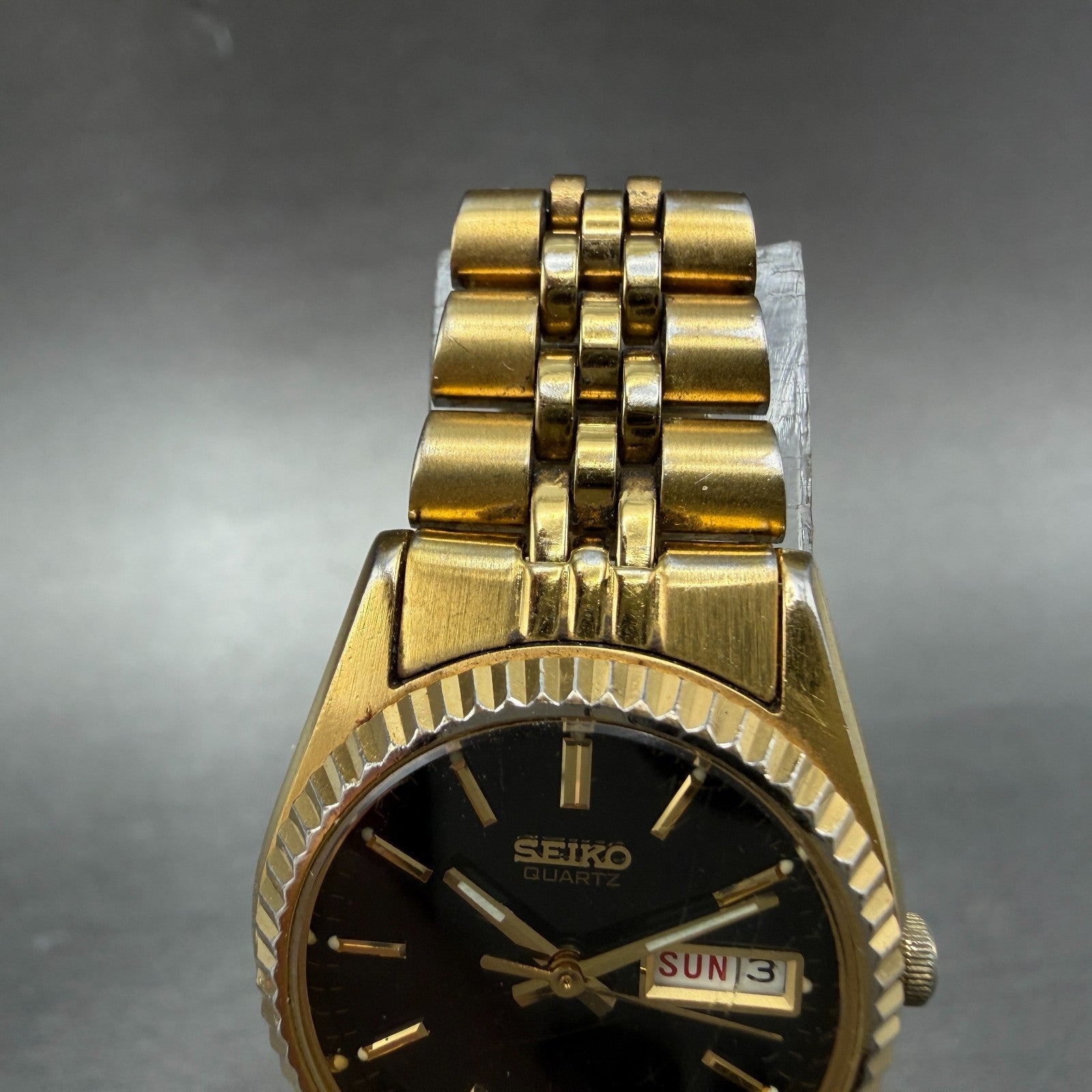 Seiko Watch Women 24mm Black Tone Gold Tone Daydate Round 7N83-0041 New BatteryD4