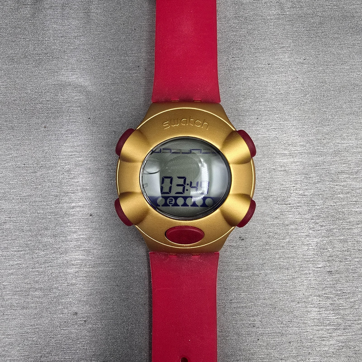 Swatch Beat Golden Virtual Wave Watch Men 47mm Gold Red YQG1000 New Battery NOS3