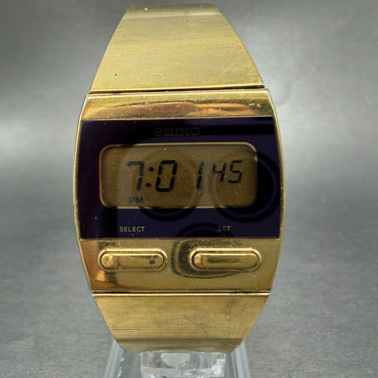 Seiko Digital Watch Men 28mm LCD Gold Tone Daydate F231-4009 Rectangle New Batt0