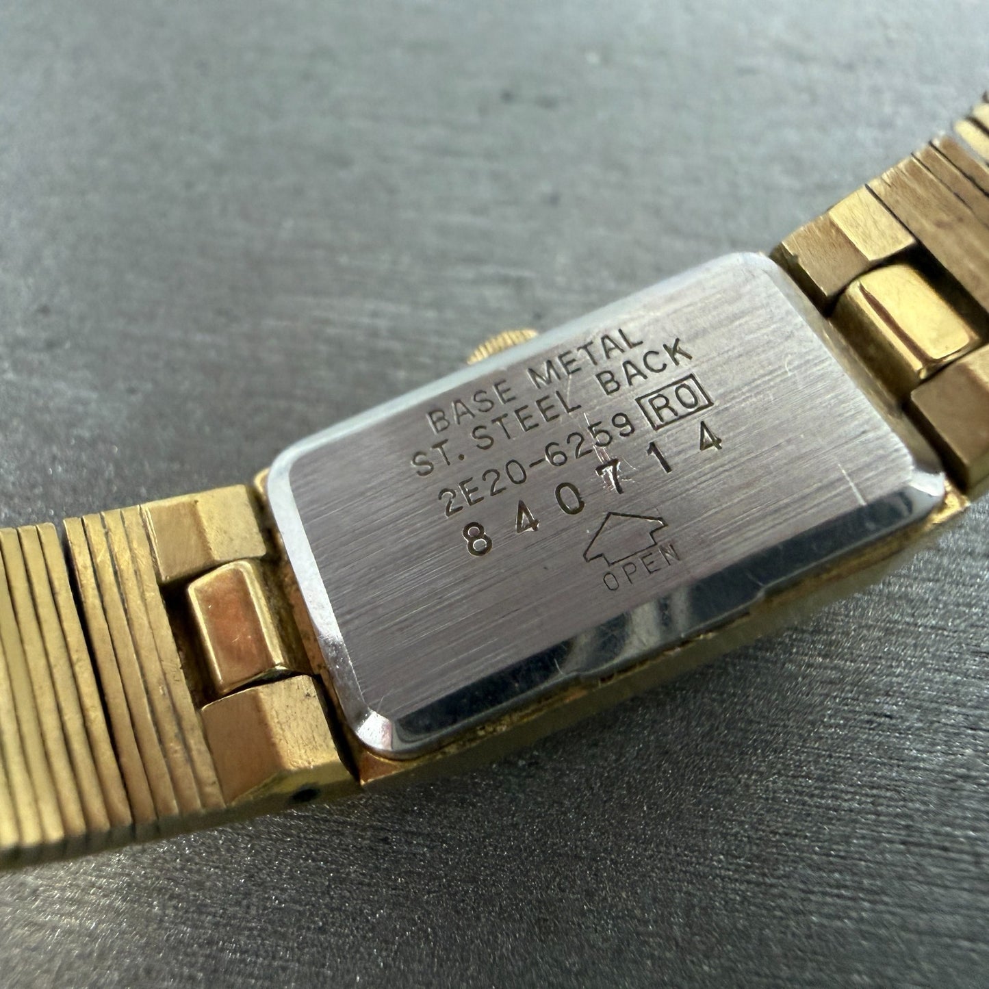 Seiko Tank Watch Women 12mm Champagne Dial Gold Tone 2e20-6259 New Battery P2139