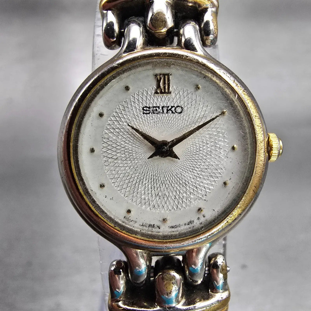 Seiko Watch Women 20mm White Dial Two Tone Round V400-1229 New Battery Vintage1