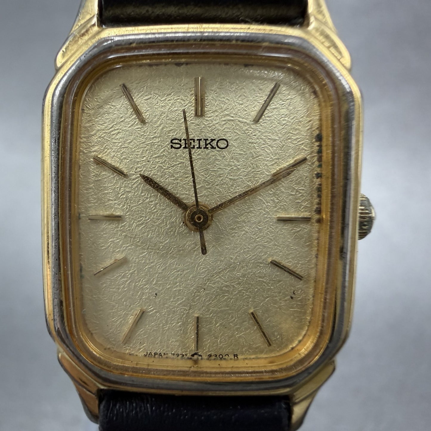 Seiko Tank Watch Women 19mm Champagne Dial Gold Tone 73216270 New Battery1