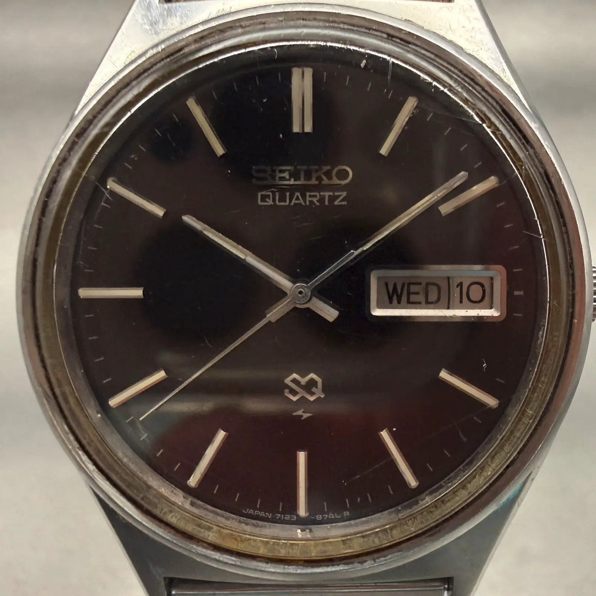 Seiko SQ Watch Men 35mm Black Dial Silver Tone Daydate Round 7123-8500 PARTS!!!!2