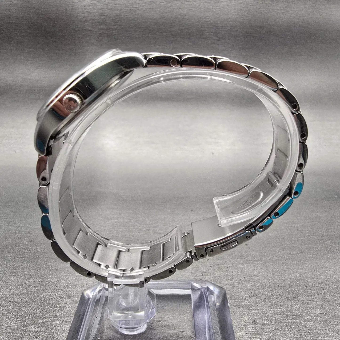 Bulova Watch Women 28mm Silver Dial Silver Tone Round 96L175 New Battery6