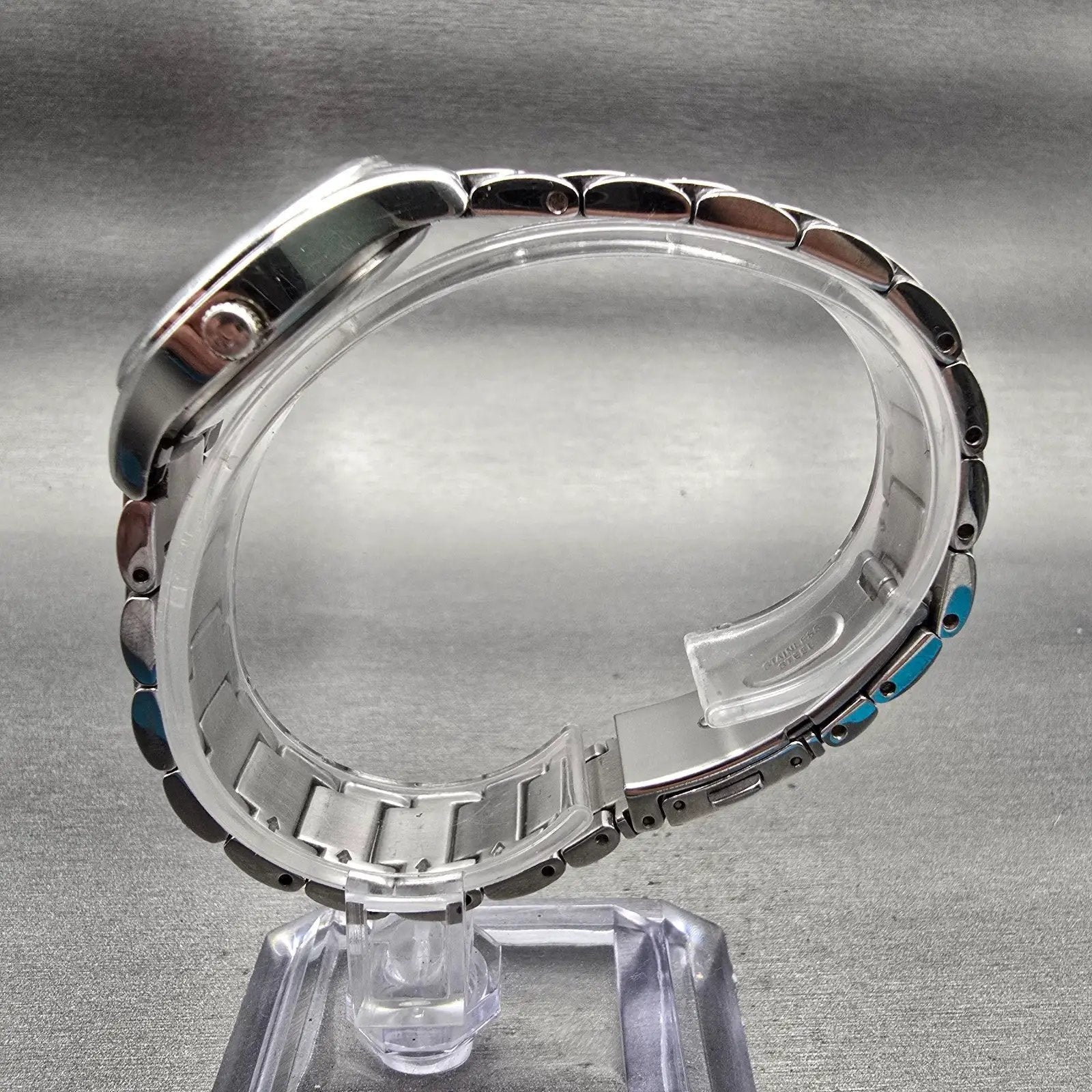 Bulova Watch Women 28mm Silver Dial Silver Tone Round 96L175 New Battery6