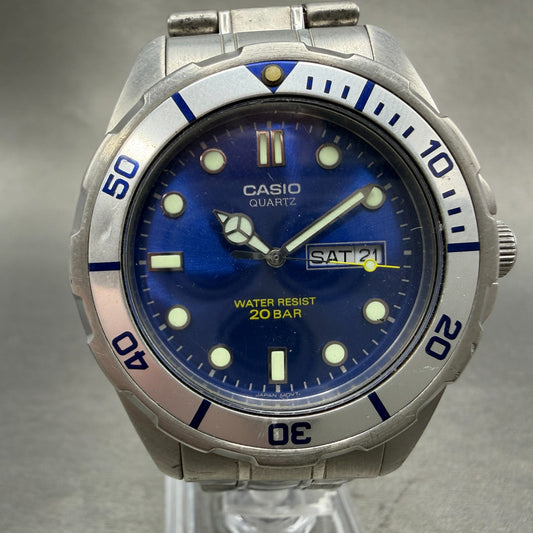 Casio Dive Watch Men 40mm Blue Dial Silver Tone Daydate Round EF-200 New Battery0