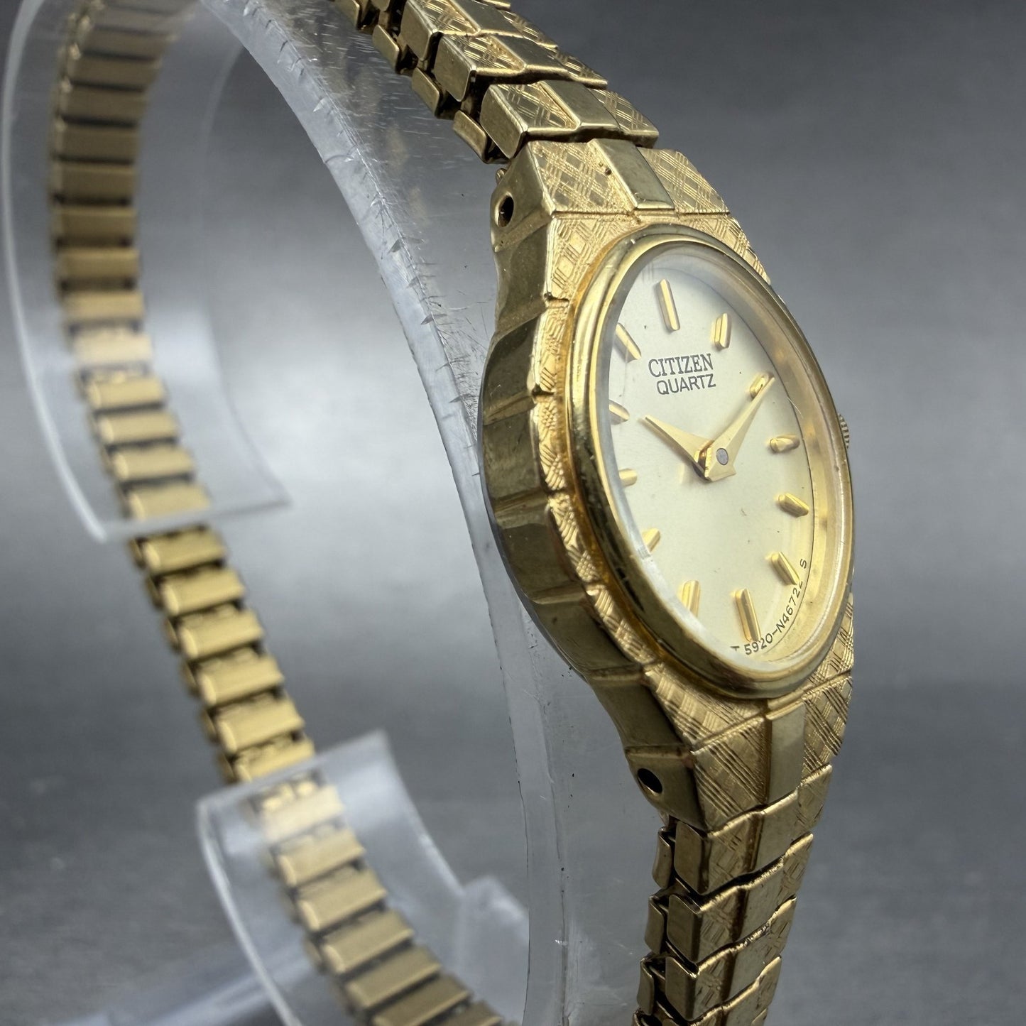 Citizen Watch Women 17mm Champagne Dial Gold Tone Oval 5920-S96494 New Batt3