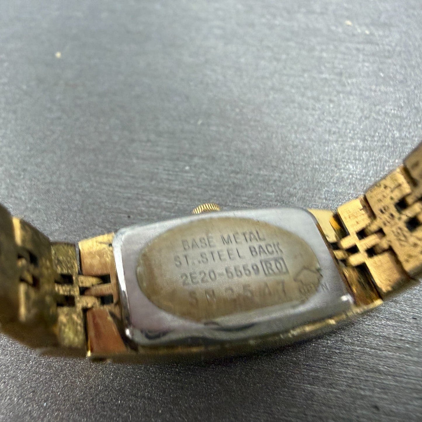 Seiko Tank Watch Women 12mm Champagne Dial Gold Tone 2E20-5559 New Battery VTG9