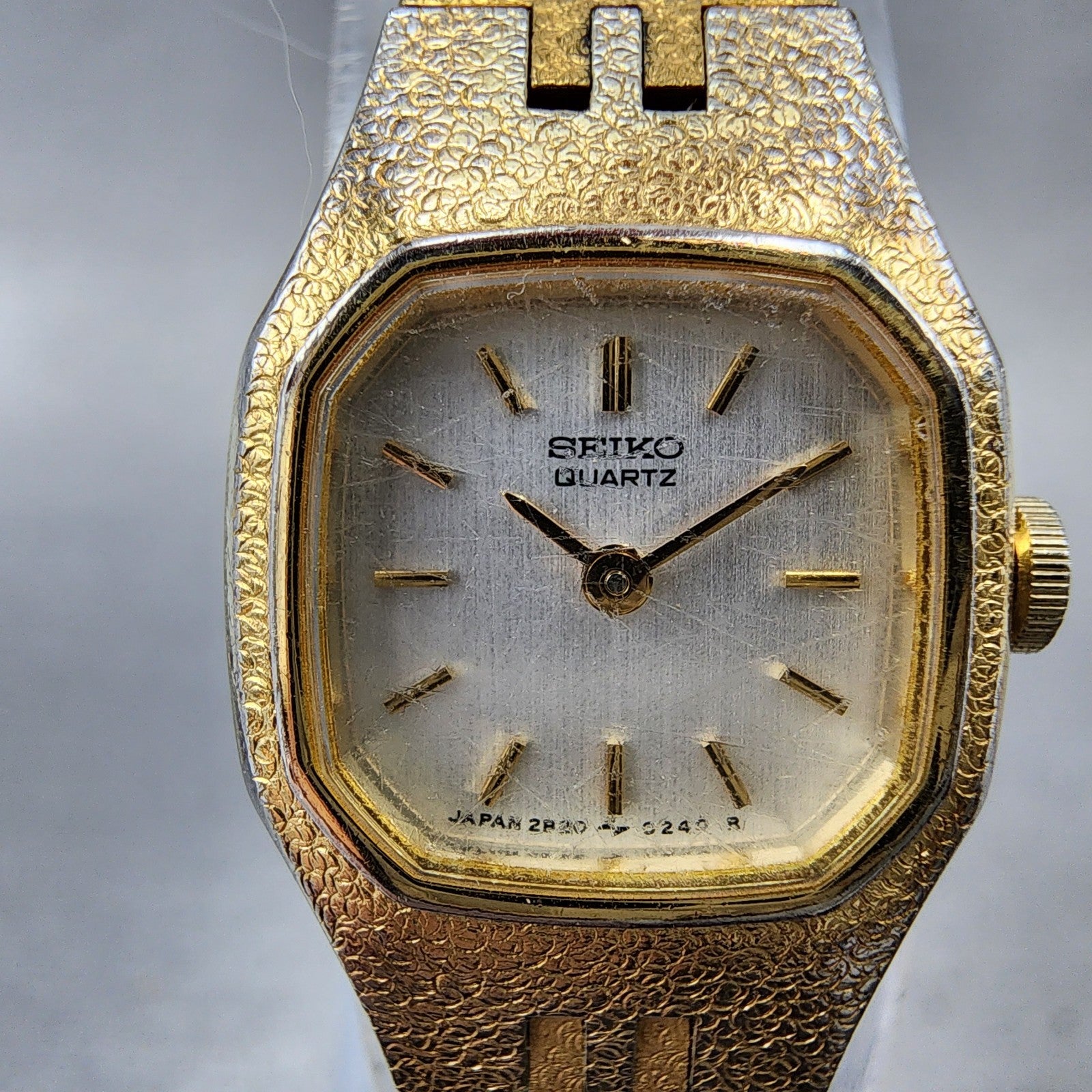 Seiko Watch Women 17mm Silver Dial Gold Tone Rectangle 2b205039 New Battery1