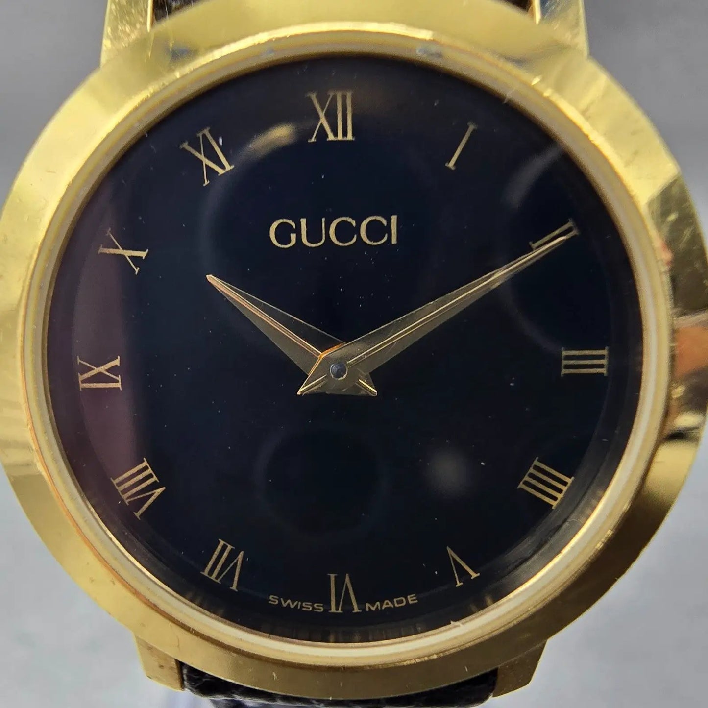 Gucci 2200L Watch Women 25mm Black Dial Gold Tone Round New Battery Swiss1