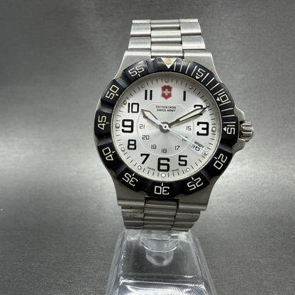Victorinox Swiss Army Summit XLT Watch Men 39mm Silver Dial Steel Date PARTS6