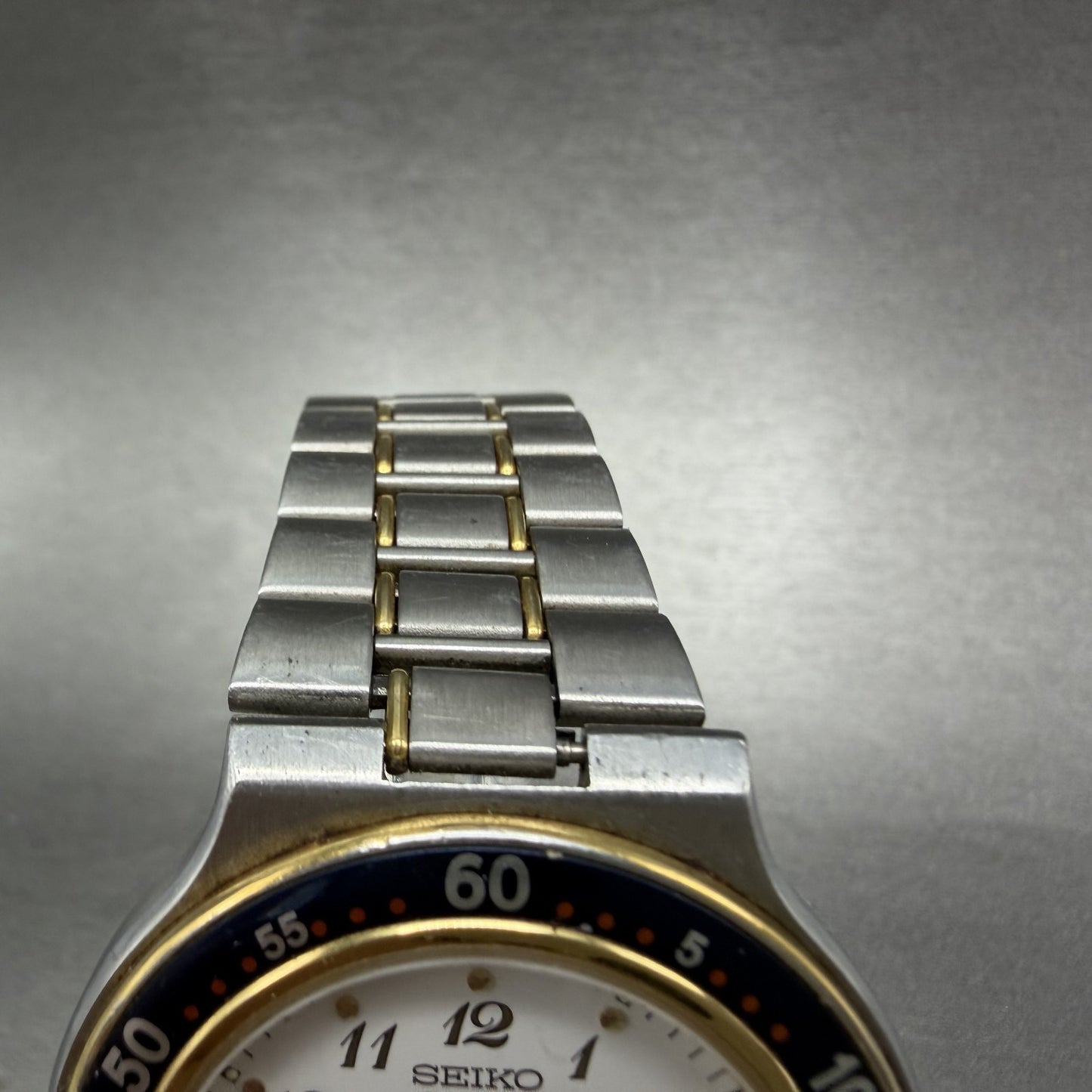 Seiko SQ Dive Watch Men 39mm White Dial Two Tone Daydate 5Y23-6130 New Battery4