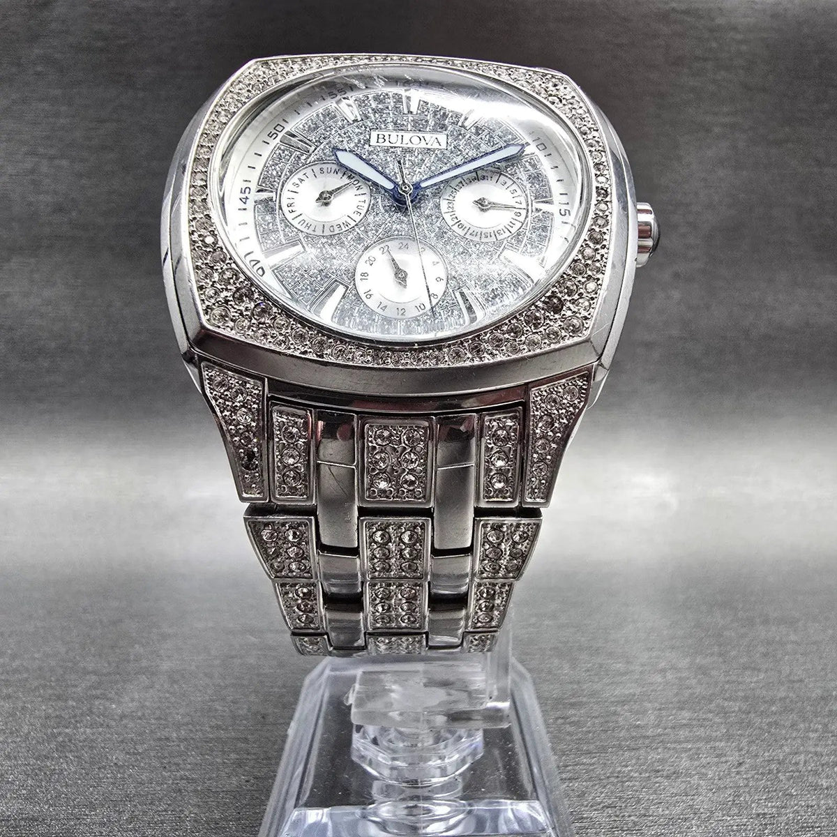 Bulova Watch Men 40mm Silver Dial Silver Tone Daydate Crystal 96C002 New Battery5