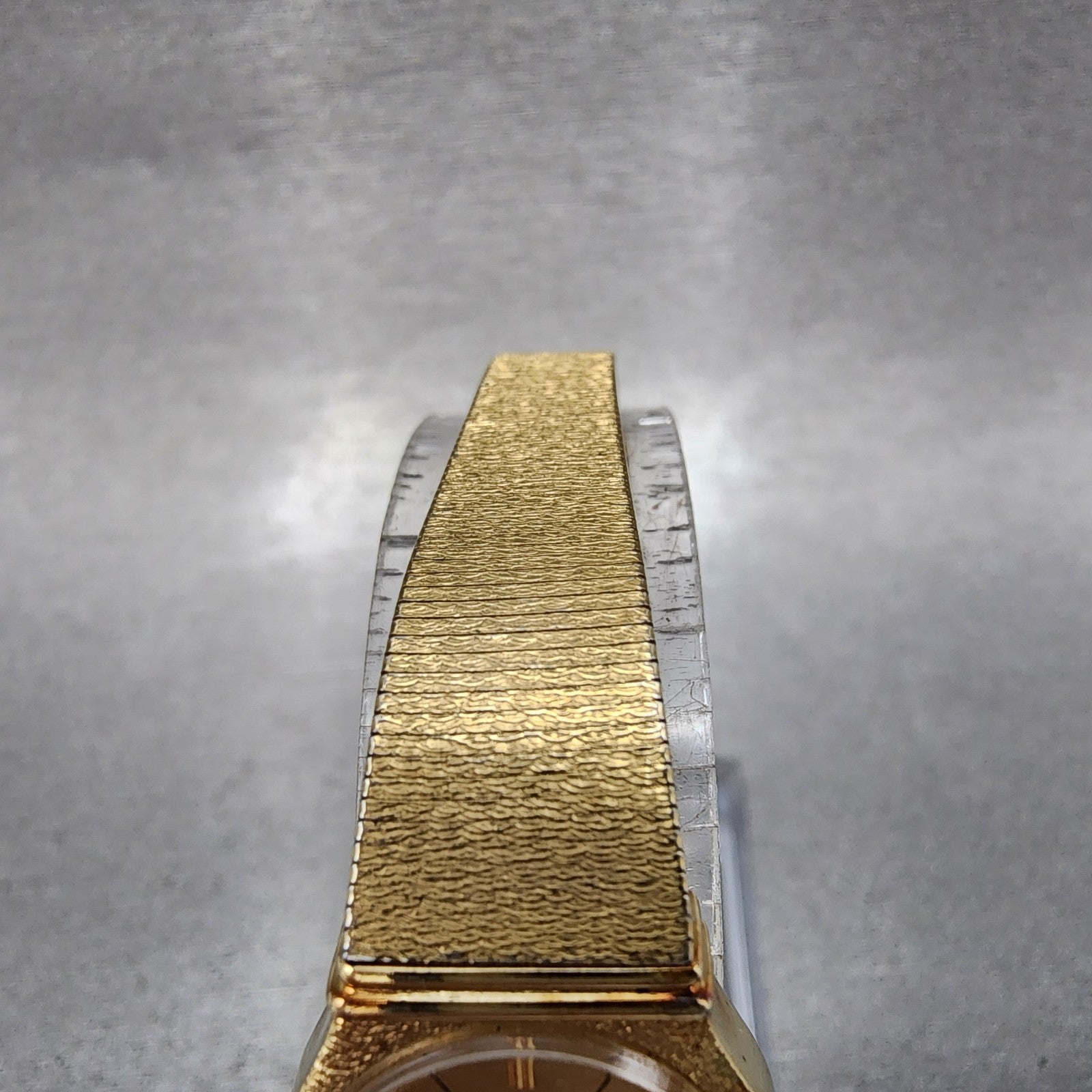 Seiko Watch Women 19mm Champagne Dial Gold Tone Round 14000750 New Battery4