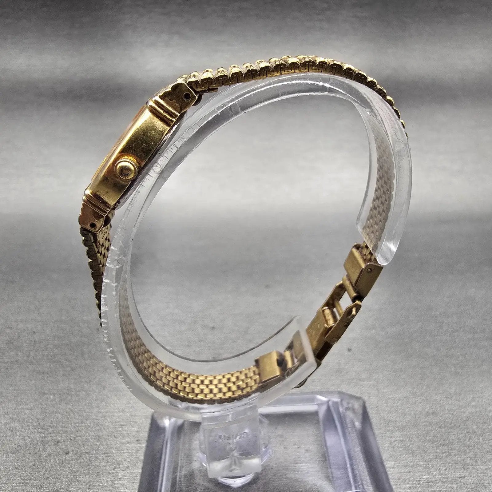 Seiko Watch Women 17mm Gold Dial Gold Tone Oval 2Y01-5C19 New Battery Vintage6