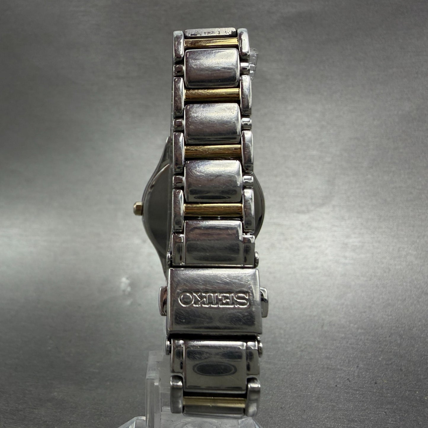 Seiko Solar Watch Women 28mm MOP Dial Two Tone Date Round V137-0AA0 Runs Diamond7