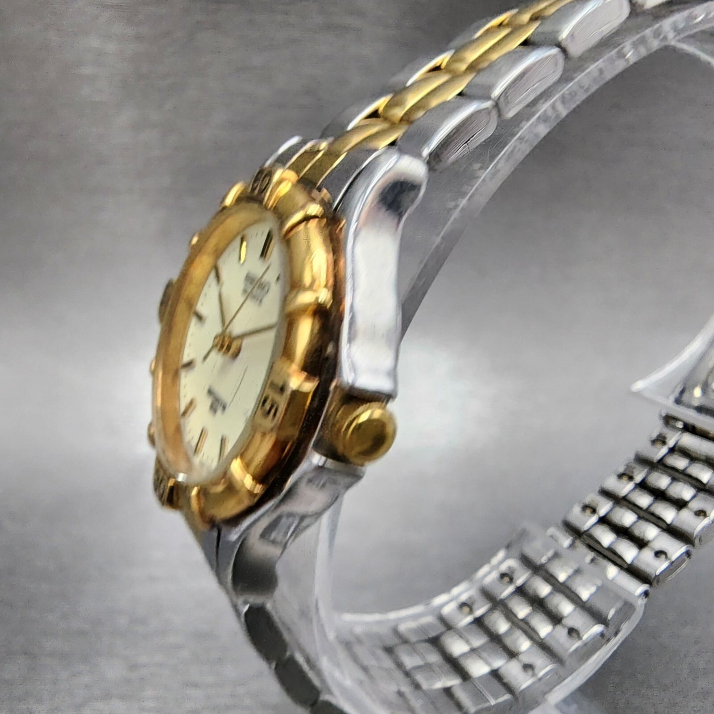 Seiko Sports 50 Watch Women 25mm Luminous Dial Two Tone Date Round New Battery2